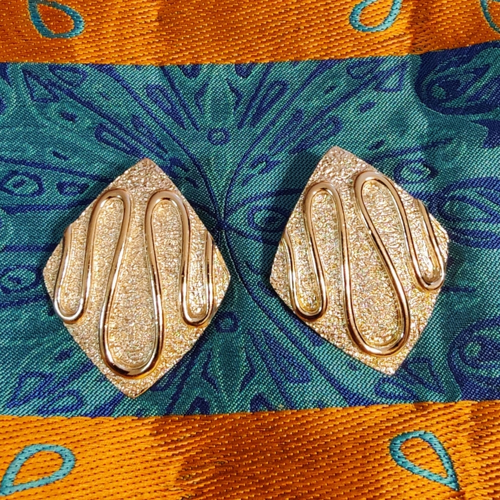 ✨ Sarah Coventry | Silver tone clip on earrings